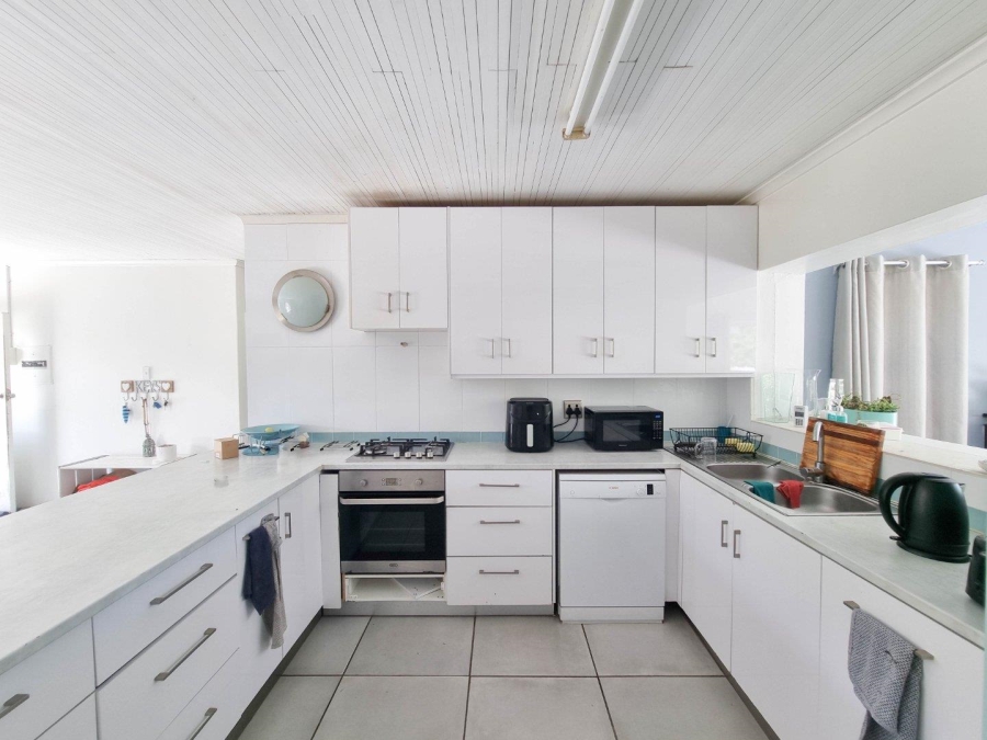 4 Bedroom Property for Sale in Sandbaai Western Cape